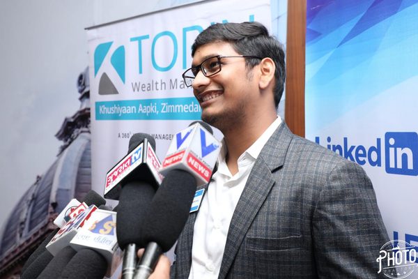 Prateek Tosniwal speaking at an ICAI international chapter event